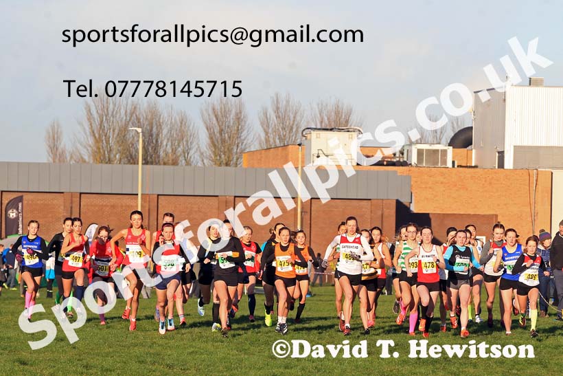 Womens under-17s and under-20s, 2022 North Eastern Cross Country Champs., Temple Park, South Shields.  Photo: David T. Hewitson/Sports for All Pics